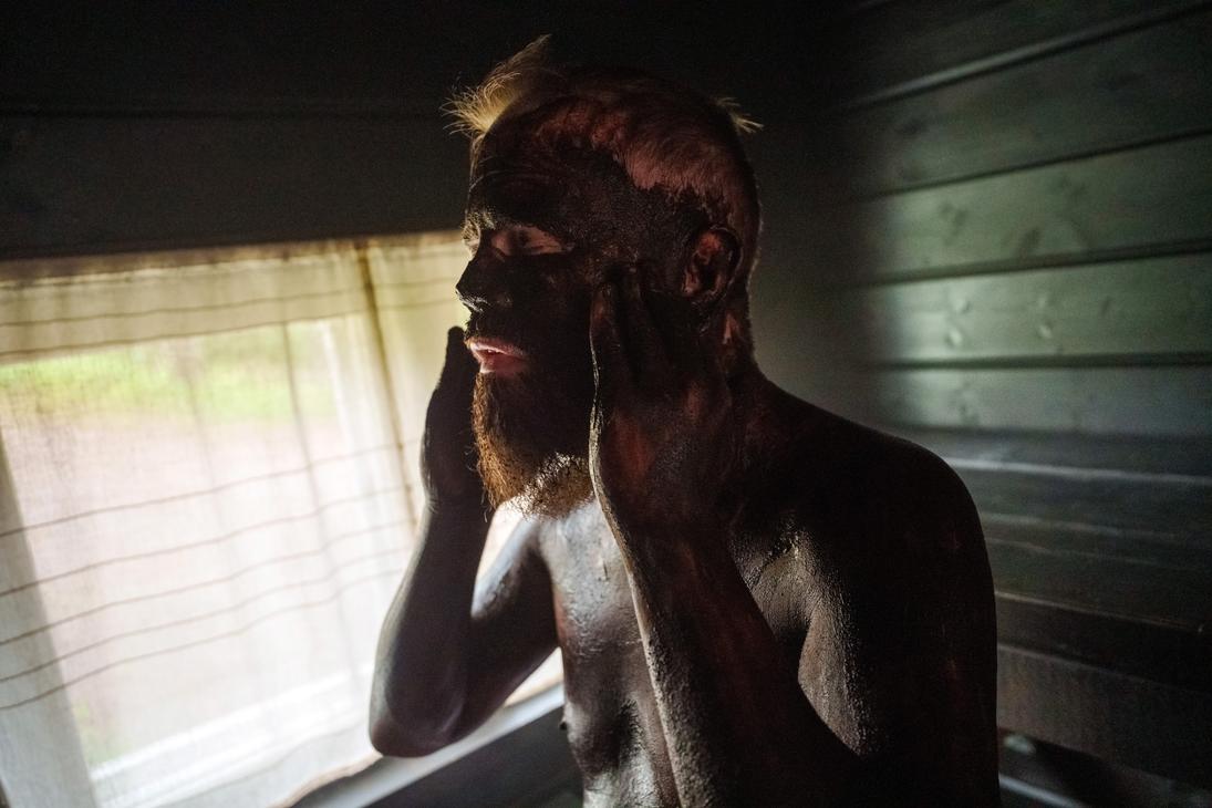 Turvesauna Hiitolanjoen rantasaunassa